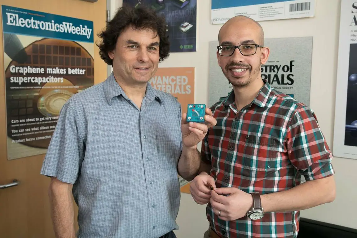 Company co-founded by faculty wins innovation award at Consumer E...