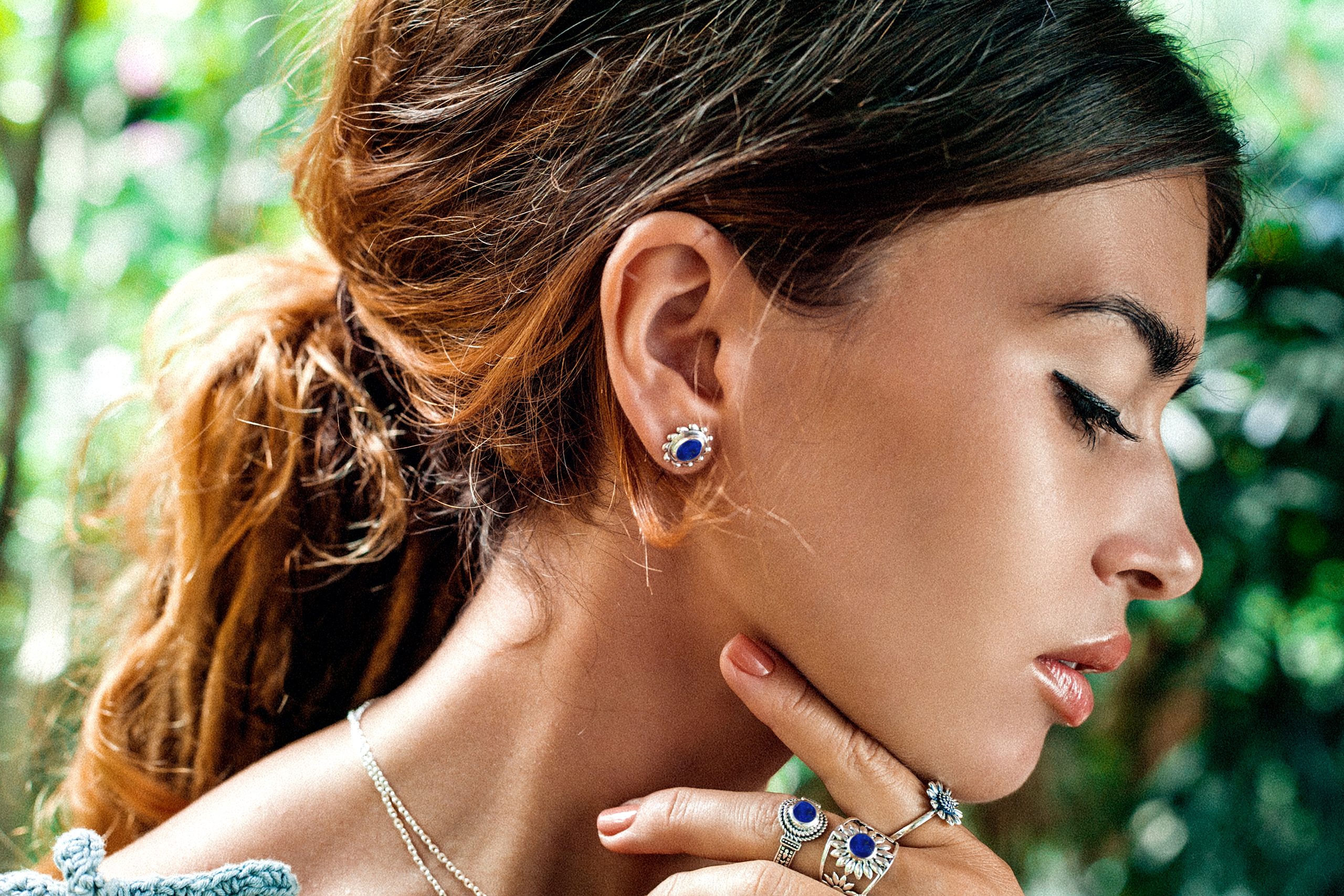 Elegance Amidst the Summer Radiance: Lapis Lazuli Pendant Creations