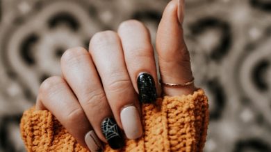 Effortless Glamour with Short Black Nails